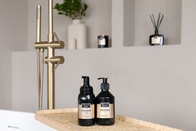 Treatments® - Duschschaum für Haare und Körper - Zhejiang - 250 ml