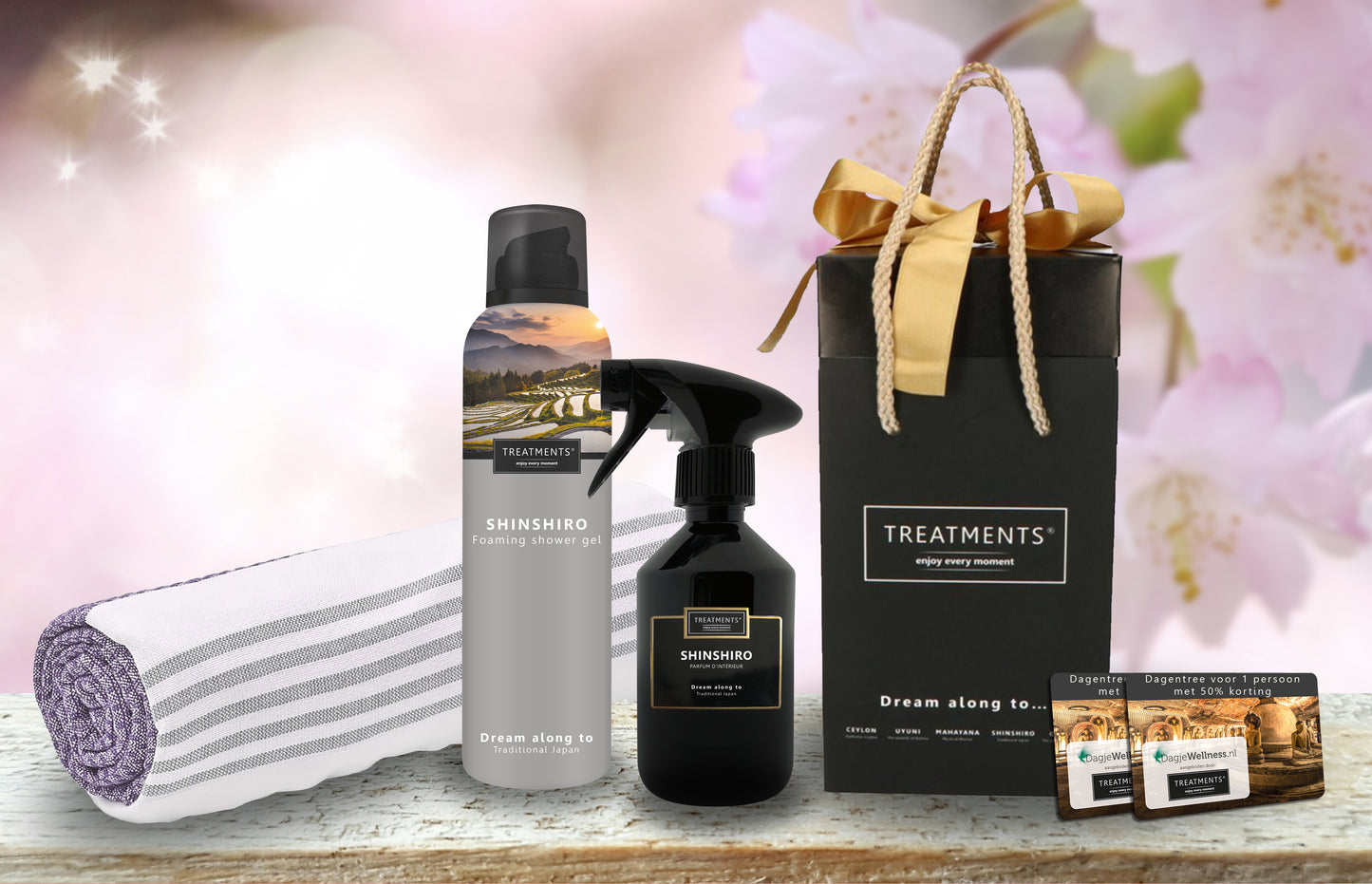 Treatments® - Geschenkbox Duschschaum & Kerze - Omani