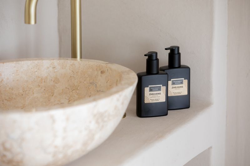 Treatments® - Nourishing Hand & Body Cream - Zhejiang - 200 ml